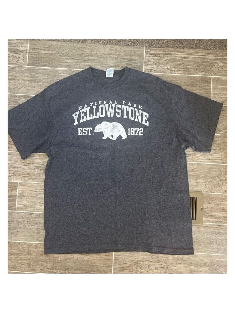 Yellowstone T-shirt XL gray logo - Picture 11 of 15